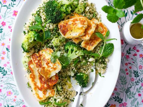 Kruidencouscous met broccoli en halloumi