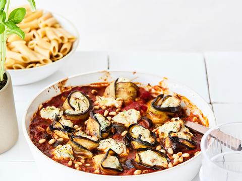 Auberginerolletjes met volkorenpasta en ratatouille
