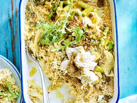 Ovengebakken rijst met groene pesto, geitenkaas en gepofte pitten