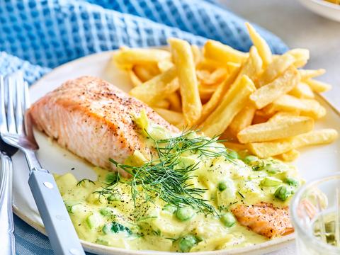 Zalm in kerrieroomsaus met frietjes