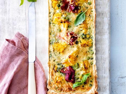 Quiche met zoetzure bloemkool, erwtjes en krokante prosciutto