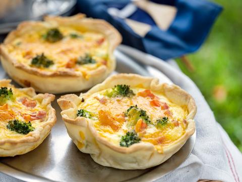 Miniquiches met broccoli, ham en cheddar