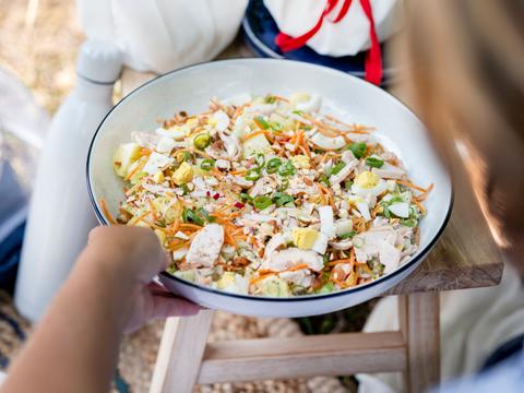 Russische salade met gerookte kip