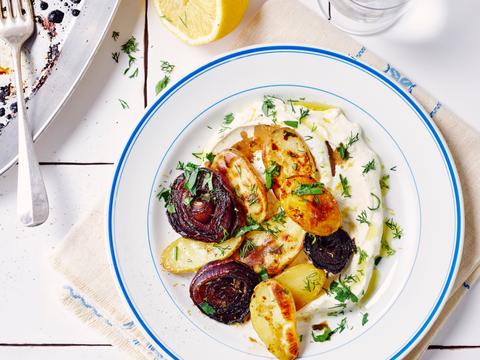 Geroosterde krieltjes met balsamico-uien
