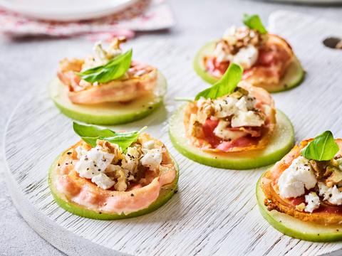 Appeltoast met pancetta en geitenkaascrumble