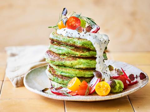 spinaziepancakes met geitenkaassausje