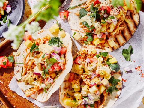 Taco’s met kip van ’t spit en ananassalsa