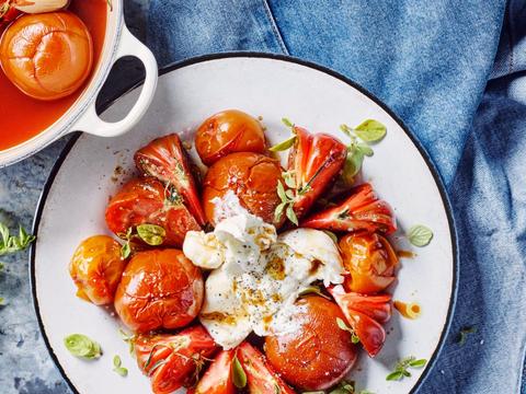 Gemarineerde en gekonfijte tomaten met burrata