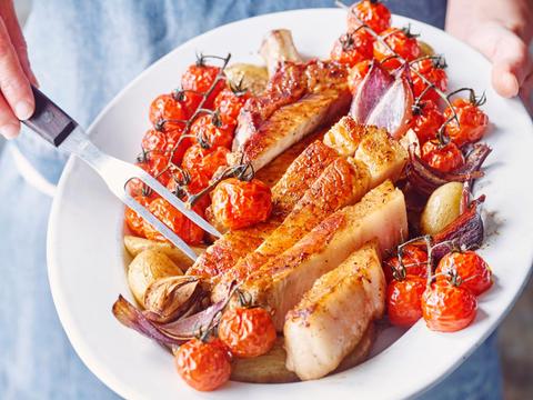 Côte à l'os met gekonfijte tomaatjes en gebakken krieltjes