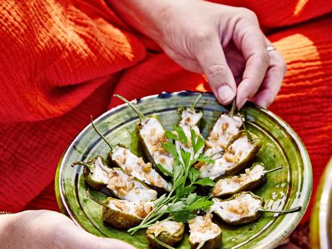 geroosterde padronpepertjes met geitenkaas