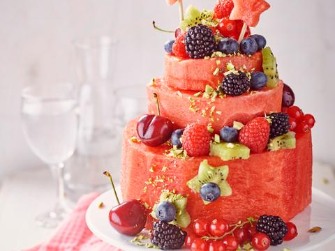 Watermeloentaart met rood fruit