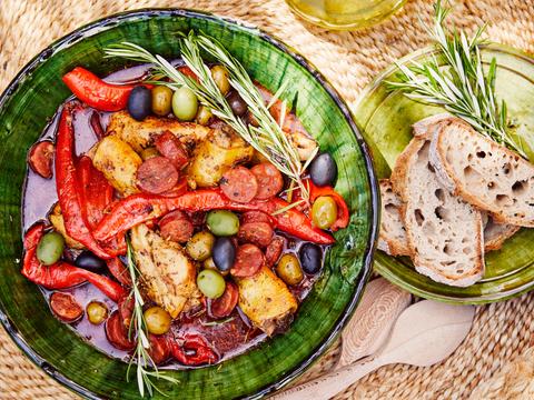 Stoofpotje van kip met chorizo en olijven