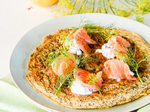 Citroen-maanzaadomelet met gerookte zalm