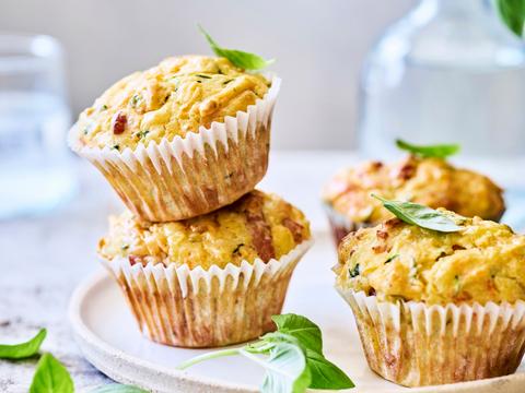 Courgette-wortelmuffins met spekjes