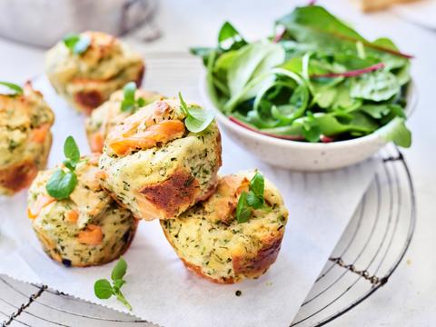 Ricotta-kruidenmuffins met gerookte zalm