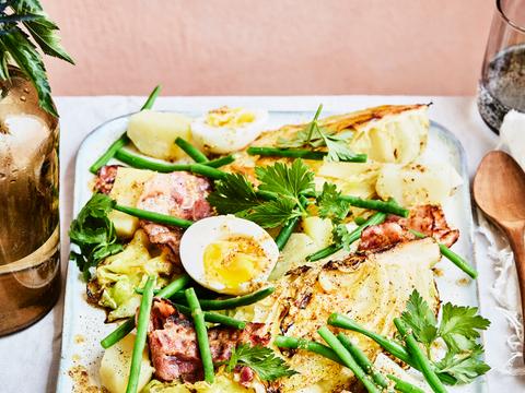Luikse salade met gebakken spitskool