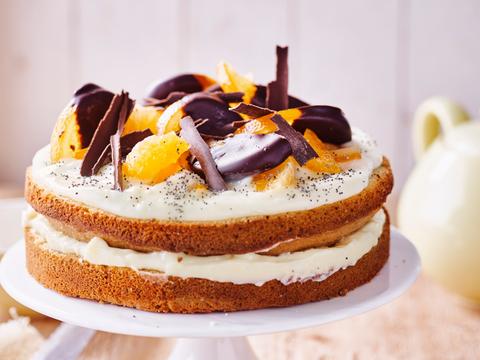 Sinaasappel-laagjescake met gekonfijte sinaasappelsnoepjes