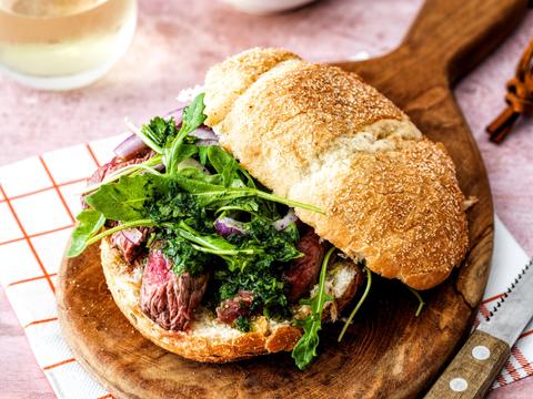 Steakburger met chimichurrisaus