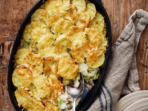 Gehaktschotel met prei, aardappel en kaas