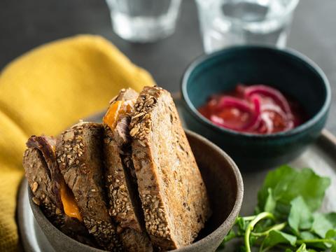 Croque met hindegebraad en pruimenketchup 2