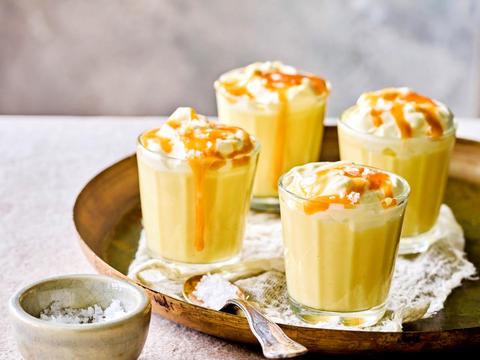 Salted caramel-puddingshots met wodka