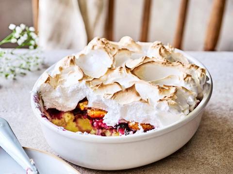 Gebakken lemon custard met mandarijn, blauwe bessen en meringue