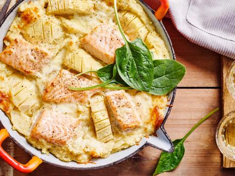 hete bliksem met zalm,  knolselderpuree en appel