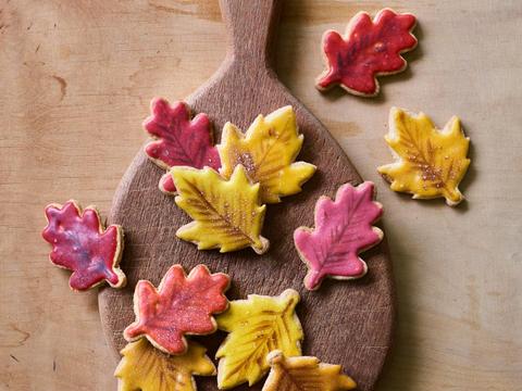 Koekjes in de vorm van herfstblaadjes