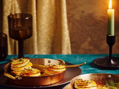 Groentetorentjes van zoete aardappel, courgette en koolrabi