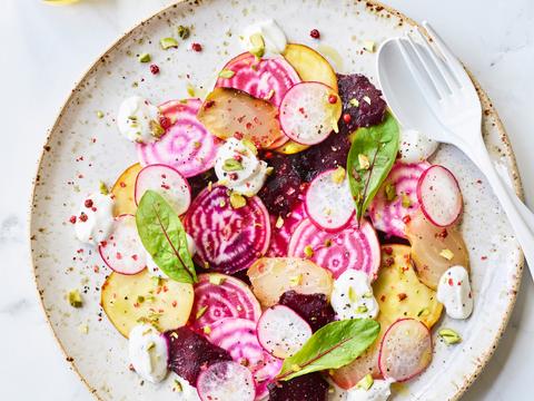 Carpaccio van zoetzure bietjes met geitenkaascrème