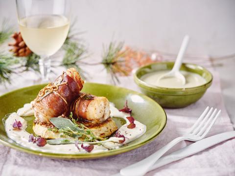 Zeeduivel met pata negra, gegrilde knolselder en knolseldersaus