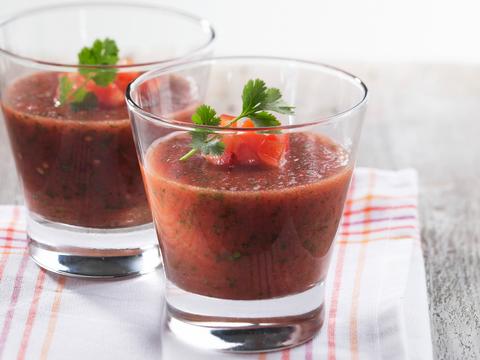 Tomatenconsommé met bieslook