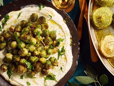 Geroosterde spruitjes met citroenyoghurt