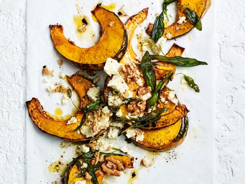 Geroosterde pompoen met salie en feta