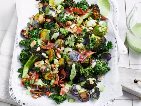 Groentepannetje uit de airfryer met spruitjes, boerenkool en broccolini