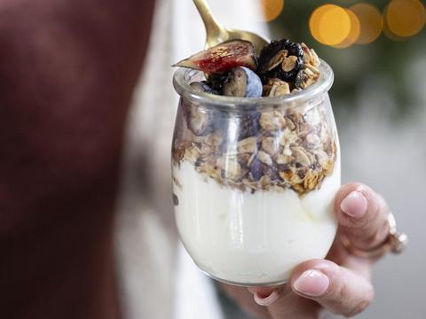 yoghurt met kerstgranola