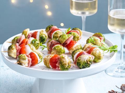 Minispiesjes met spruitjes, ham en mozzarella