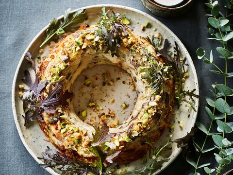 Terrine van boschampignons en kruidenroom met noten