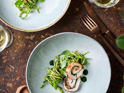 Gevulde kalkoenrolletjes met linguine met spinaziecrème