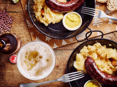 Zwarte pensen met appelmoes