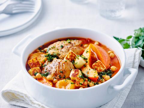 Kip met pompoen en kikkererwten in tomatensaus