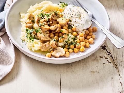 Knolselderpuree met geflambeerde champignons, kikkererwten en burrata