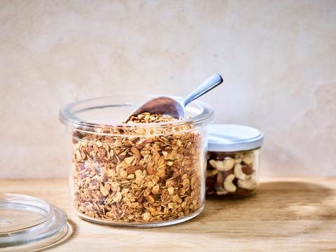 havermoutgranola met noten, agavesiroop en vanille