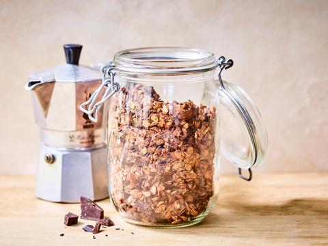Havermoutgranola met cacao, chocolade en koffie