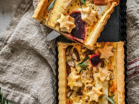 Quiche met rode biet, pastinaak, peer en comté
