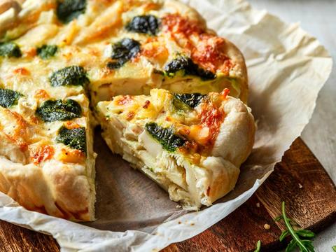 Quiche met gerookte forel,  knolselder en peterseliepesto