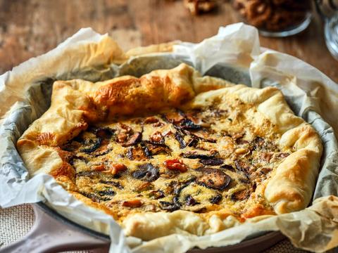 Quiche uit de pan met portobello’s, kastanjes en walnotenjpg