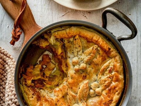 British pie met prei, pompoen en worstjesvlees