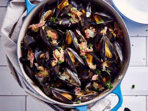 Mosselen met witloof, witbier en pancetta