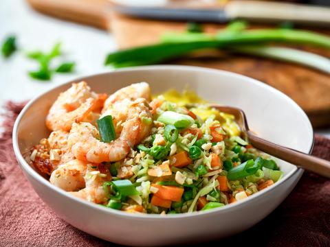 Broccolirijst met scampi’s en slanke currysaus